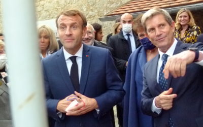 Le candidat Emmanuel Macron se déplace à Poissy