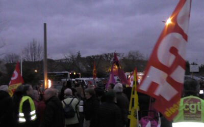 Marche aux flambeaux entre Les Mureaux et Meulan en préparation de la manif contre la réforme des retraites